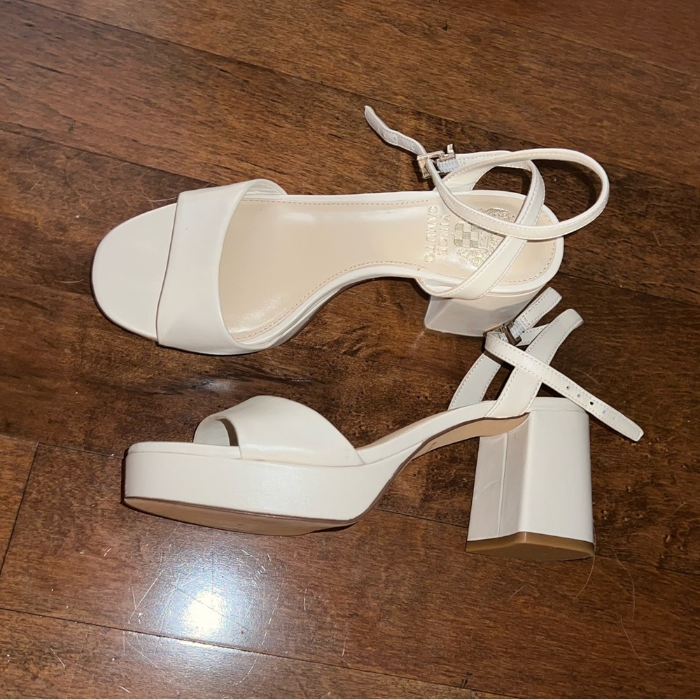 EUC Vince Camuto Pendreya Platform Heel